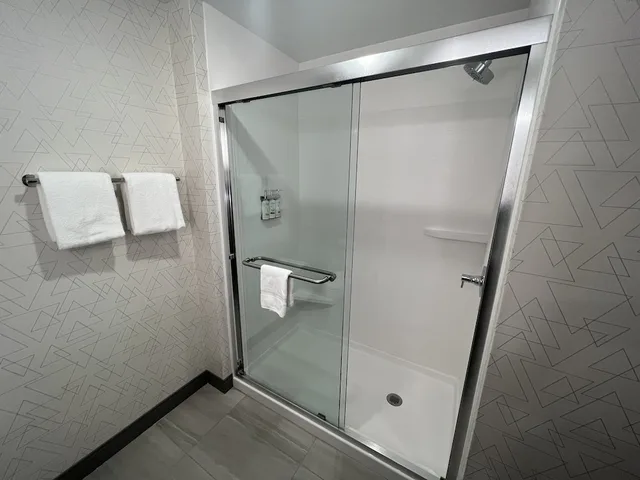 جناح بسرير كينج، Holiday Inn Express & Suites - Tomah, an IHG Hotel 3/3