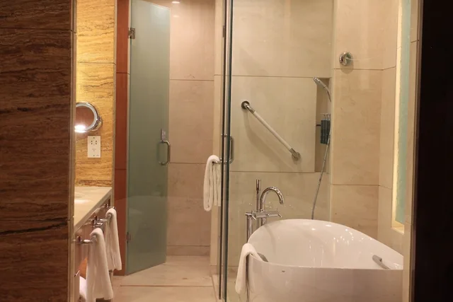 غرفة بسريرين منفصلين بإطلالة على الجبل، Doubletree By Hilton Qinghai Golmud China 6/9