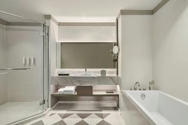 جناح استوديو كلوب بسرير كينج بحوض استحمام، Courtyard By Marriott Bangkok Sukhumvit 20 4/4