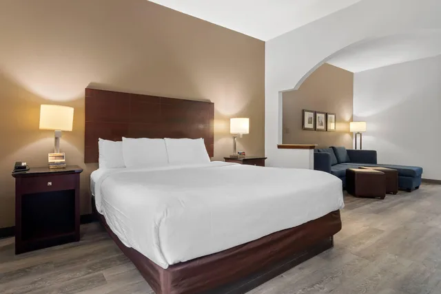 جناح، Comfort Suites Milledgeville 2/7