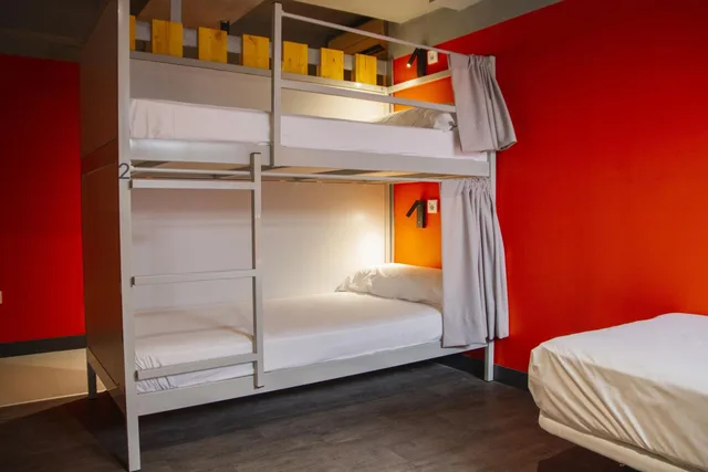 Mixed Dorm, 11 Beds، Youth Hostel Center Valencia 1/1