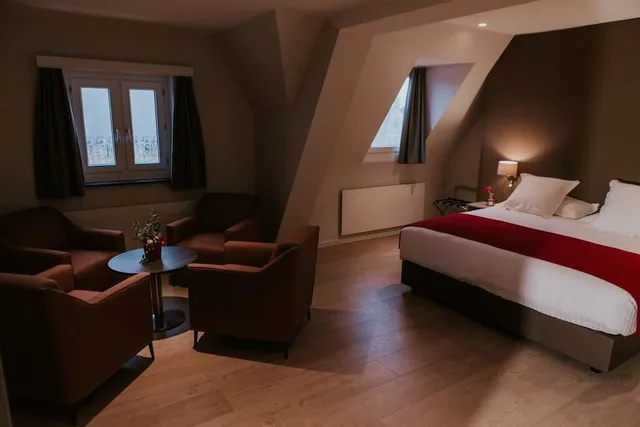 جناح جونيور بسرير كوين وسريرين منفصلين، Regina Hotel 1/4