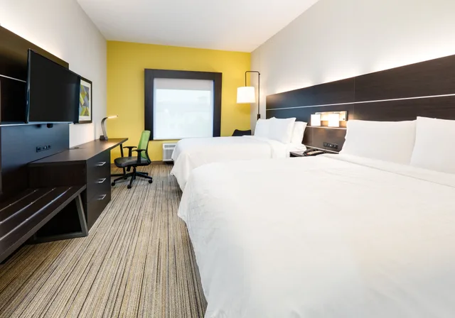 غرفة بسريرين كوين، Holiday Inn Express Hotel Suites Cleburne 1/1