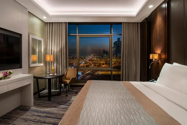 غرفة تنفيذية بسريرين منفصلين، فندق وريزيدنس موفنبيك الرياض(Movenpick Hotel & Residences Riyadh) 2/4