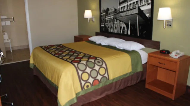 Room, King Bed, Accessible, Super 8 By Wyndham Mobile/Tillmans Corner 2/6