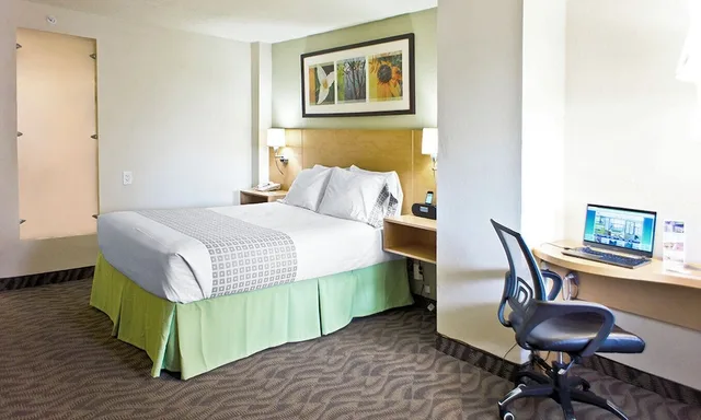 غرفة قياسية بسرير كوين، Hotel Nexus, BW Signature Collection 2/5