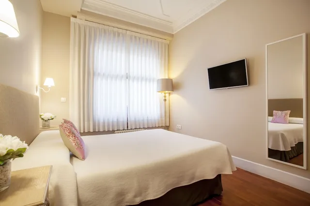 Basic, Double Bed, External Bathroom, B And B Hi Valencia Boutique 4/7