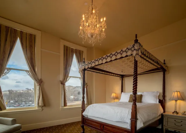 غرفة سوبيريور بسرير كوين، Geiser Grand Hotel 1/4
