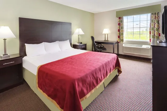 غرفة بسرير كينج لذوي الإعاقة، Baymont By Wyndham Beloit 6/10