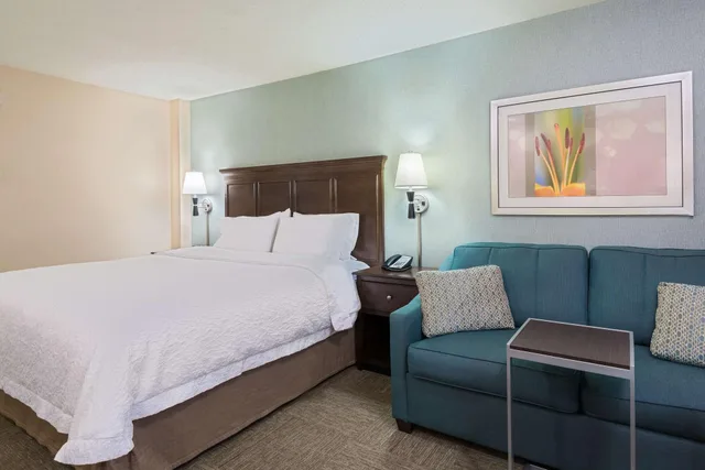 استوديو بسرير كينج مع أريكة، Hampton Inn White Plains Tarrytown 2/3