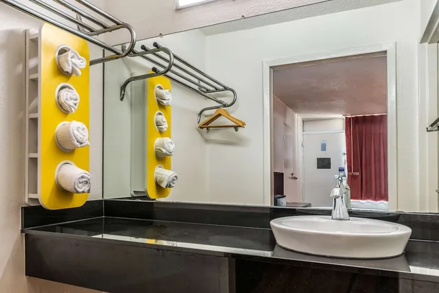 غرفة ديلوكس بسرير كينج لذوي الإعاقة، Motel6 Natchitoches, LA 9/10