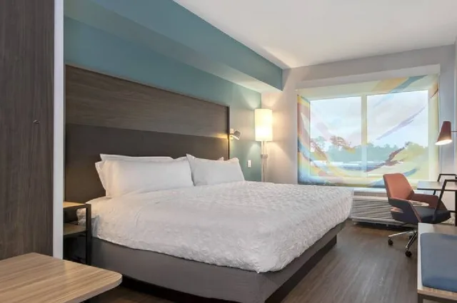 Room, Double Bed, Accessible, Tru by Hilton Wilmington Wrightsville Beach 2/8