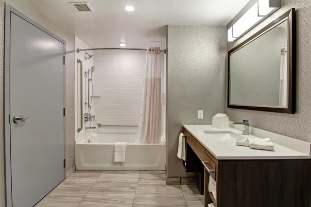 جناح بسرير كينج بغرفة نوم واحدة مع أريكة، Home2 Suites By Hilton Edmonton South 4/4