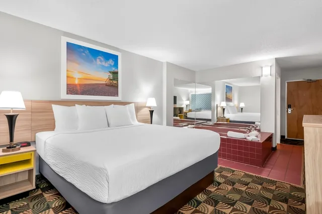 Standard, King Bed, Jetted Tub, Days Inn by Wyndham Hillsdale 3/10