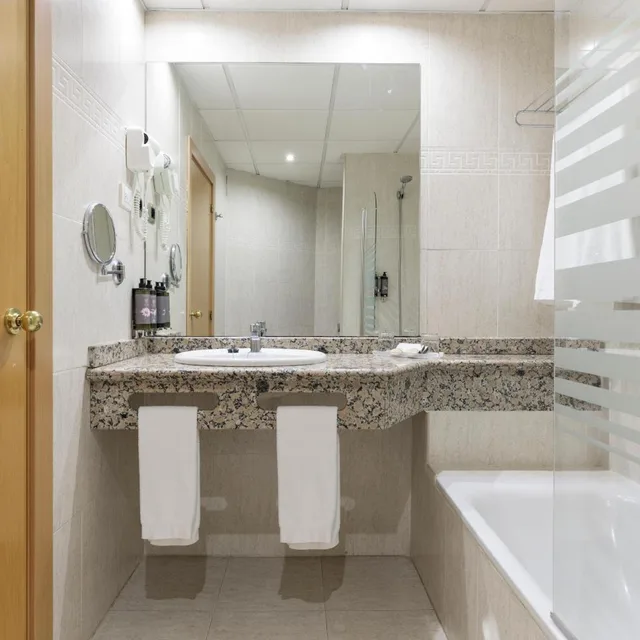 Room, Double Bed, Side Sea View، Best Benalmadena Hotel 3/4