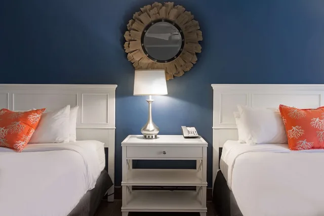 Stunning, 2 Queen Beds, Gulf View, Balcony، Banana Bay Resort and Marina 2/3