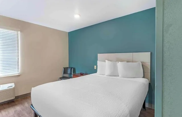 غرفة بسرير كوين لغير المدخنين بمطبخ، Studio 6 Extended Stay Little Rock Southwest AR 4/10