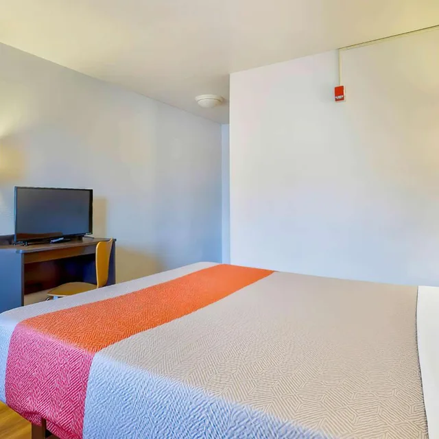 1 Full Bed - ADA/RI Shower، Motel6 Santa Rosa NM 5/8