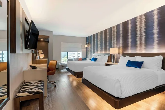 غرفة قياسية بسريرين كوين، Cambria Hotel Detroit Downtown 2/4