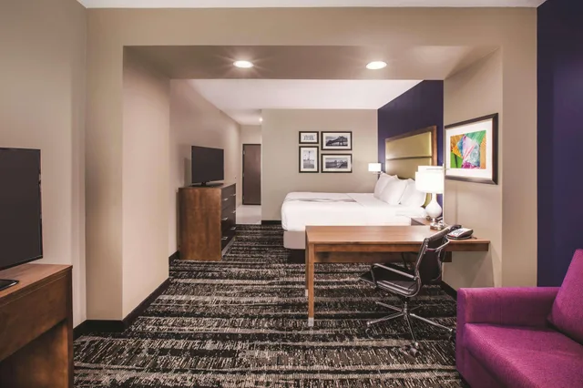 استوديو ديلوكس بسرير كينج، La Quinta Inn & Suites by Wyndham Baton Rouge - Port Allen 2/2