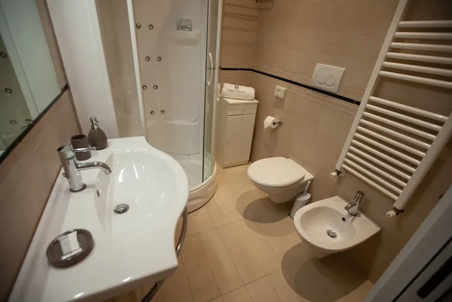 غرفة ديلوكس رباعية بشرفة بغرفة نوم واحدة، Hotel Maestri 10/10