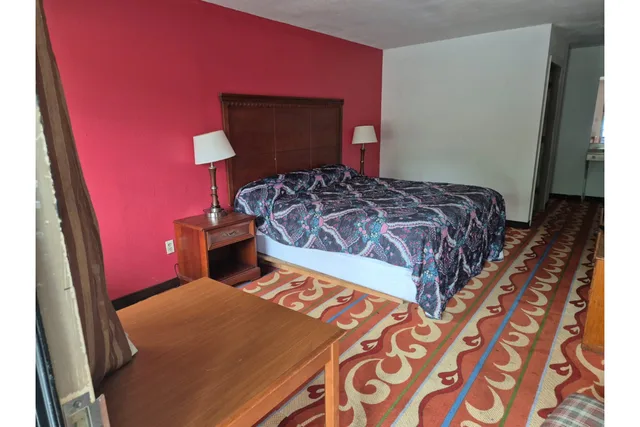 King Bed Non-Smoking, Woodbridge Inn By OYO Rome 3/5