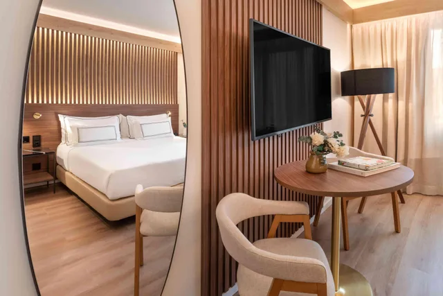 Connecting, the Level، Melia Granada 4/10
