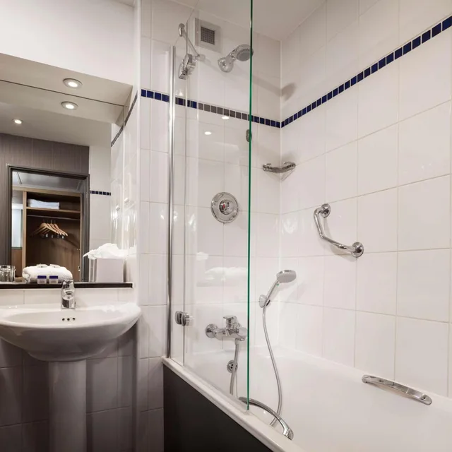 غرفة مريحة بسرير مزدوج، Radisson Hotel and Conference Centre London Heathrow 3/3