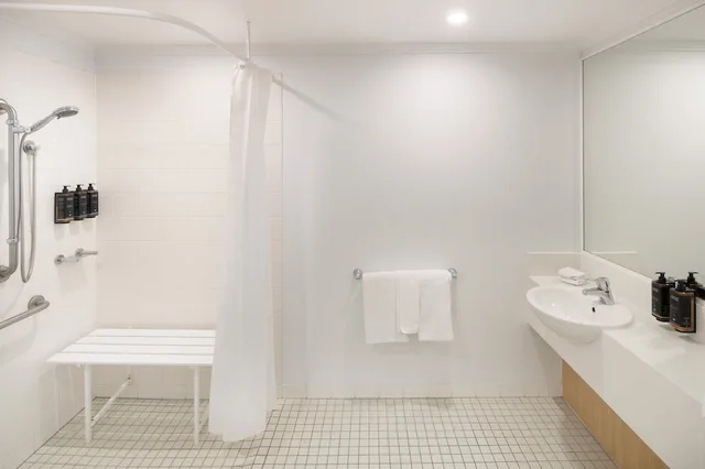 غرفة سوبيريور بسرير كوين لذوي الإعاقة، Mercure Sydney Bankstown 7/8
