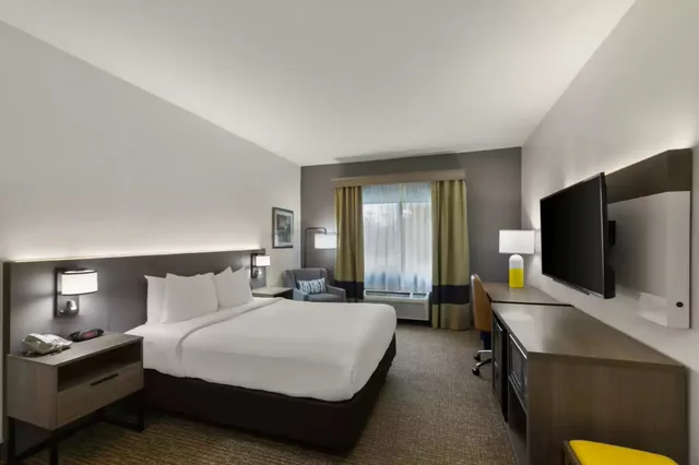 Room, Queen Bed, Comfort Inn & Suites Austin North Loop 2/3