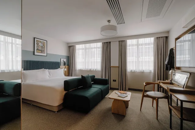 1 Bedroom, Suite, Queen Bed, Kitchenette, Club Quarters Hotel London City 4/9
