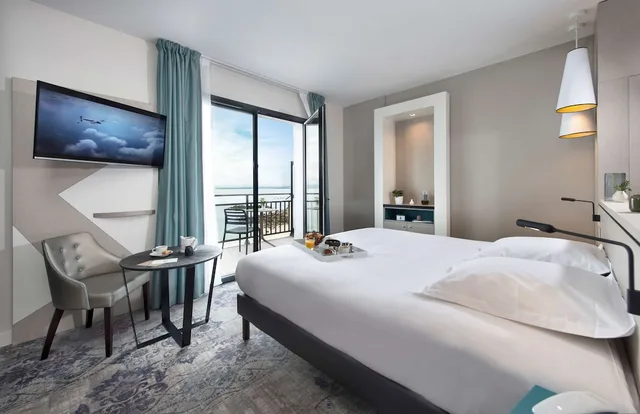 غرفة كومفورت بسرير مزدوج بإطلالة على البحر، Hotel Valdys Thalasso & Spa - la Baie 1/4