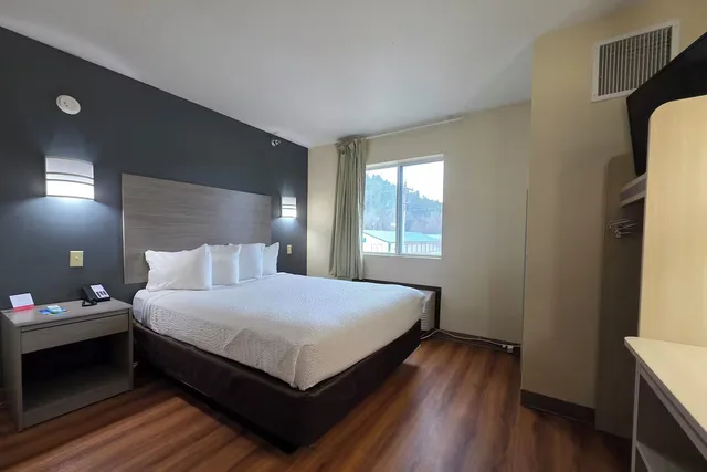 Room, Queen Bed, Econo Lodge Hot Springs South 1/2