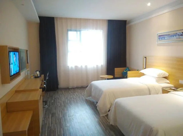 Business, Twin Beds, City Comfort Inn (Wanda Store, Xianning South Railway Station) 2/2