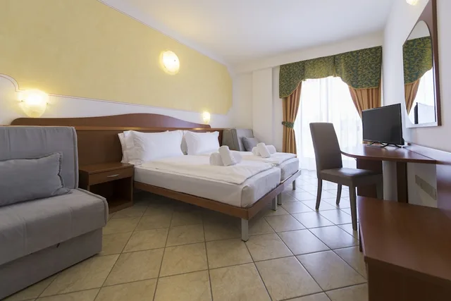 Plus, Standard, Triple, Twin Beds، Hotel Antico Monastero 1/4