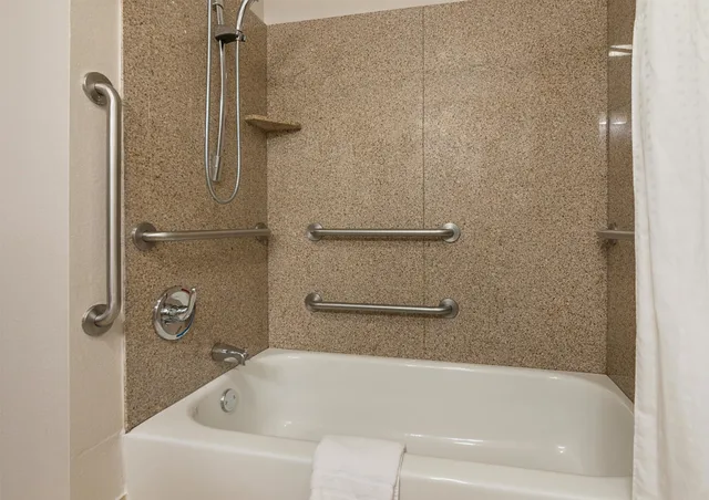 غرفة قياسية بسريرين كوين لذوي الإعاقة، Best Western Plus Deridder Inn Suites 7/7