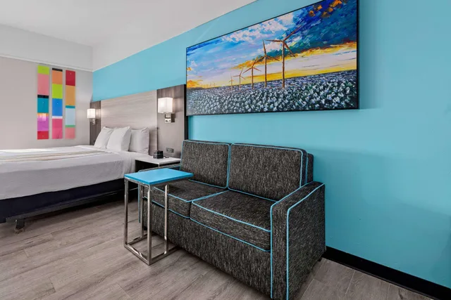 غرفة ديلوكس بسرير مزدوج بمطبخ صغير، La Quinta Inn Suites Raymondville 3/7