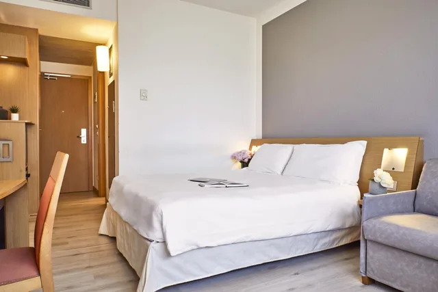 غرفة سوبيريور بسرير كوين مع أريكة، Living Place Hotel 1/3