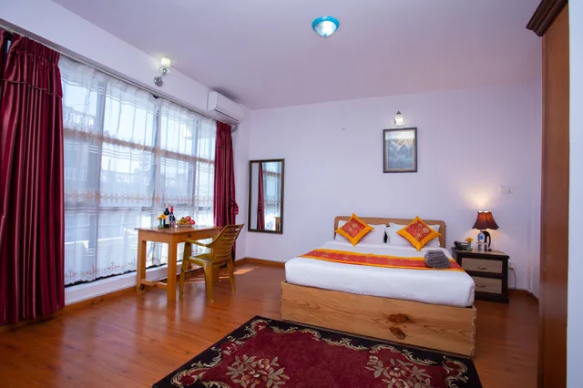 غرفة ديلوكس بسرير مزدوج بغرفتي نوم، The Boudha Inn 2/10
