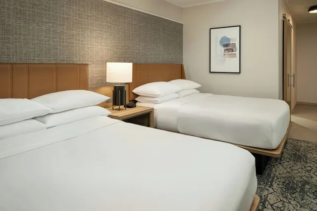 غرفة كلوب بسريرين كوين، Sheraton Grand Sacramento 3/9