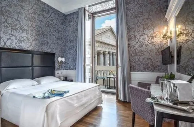 غرفة سوبيريور بسريرين منفصلين بإطلالة على المدينة، Albergo Del Senato 2/8