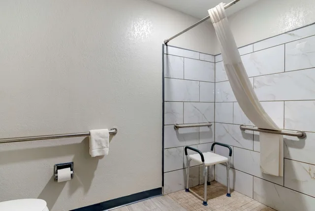 غرفة بسريرين مزدوجين لذوي الإعاقة، Quality Inn Newnan - Atlanta South 8/8