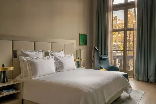 جناح سيغنتشر بسرير كينج، Rosewood Amsterdam 1/1
