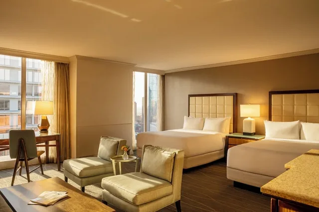 Fairmont Gold, Junior Suite, 2 Queen Beds, City View، Fairmont Dallas 1/1