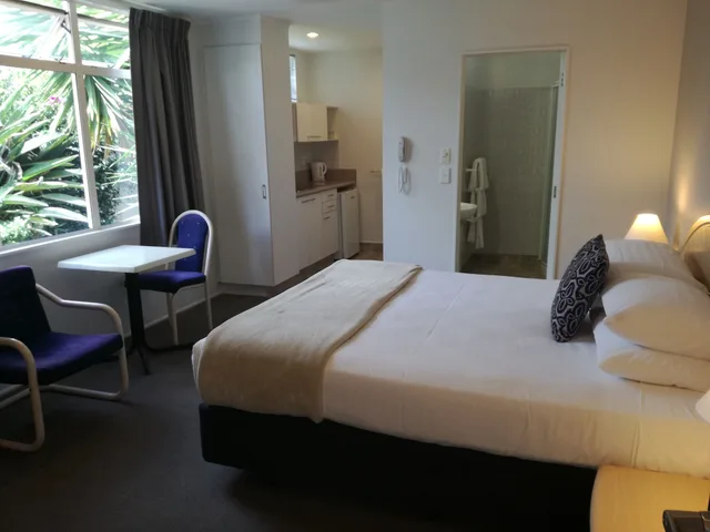 Studio, King Bed, Pacific Motor Inn 6/10