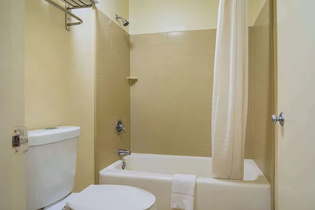 Upgrade, King Bed، Econo Lodge Research Triangle Park 8/9