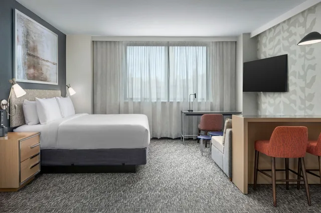 استوديو بسرير كينج مع أريكة، Residence Inn by Marriott New York Queens 3/4