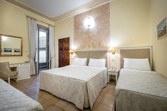 Room, Quadruple, Queen and Twin Beds, Hotel Alessandra 1/10
