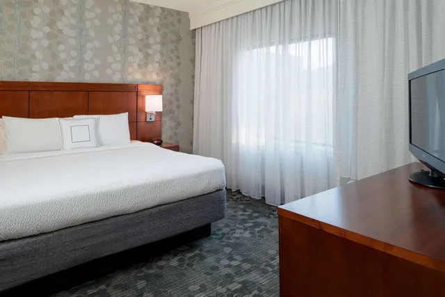 جناح بسرير كينج بغرفة نوم واحدة مع أريكة، Sonesta Select Kansas City South Overland Park 1/2