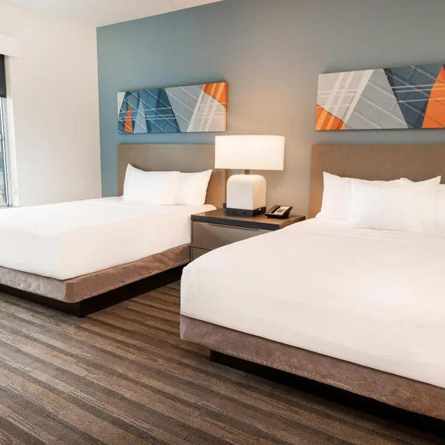 جناح بسريرين كوين بغرفة نوم واحدة مع أريكة لذوي الإعاقة، Hyatt House Nashville Airport 1/2